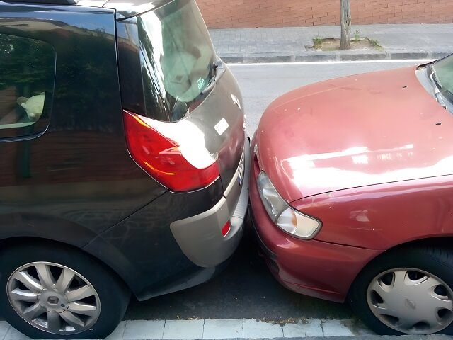 Parkowanie przy poboczu samochody, Hiszpania