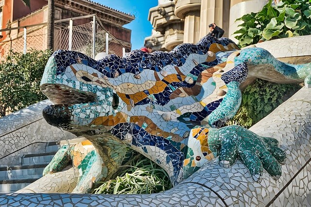 Smocza jaszczurka pokryta mozaiką, Park Güell
