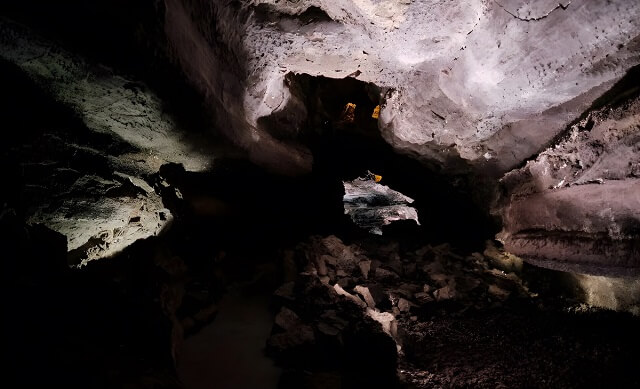 Wnętrze jaskini Cueva de los Verdes